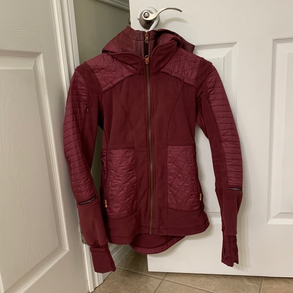 Lululemom Fleecy Keen Size 4 - Picture 1 of 9